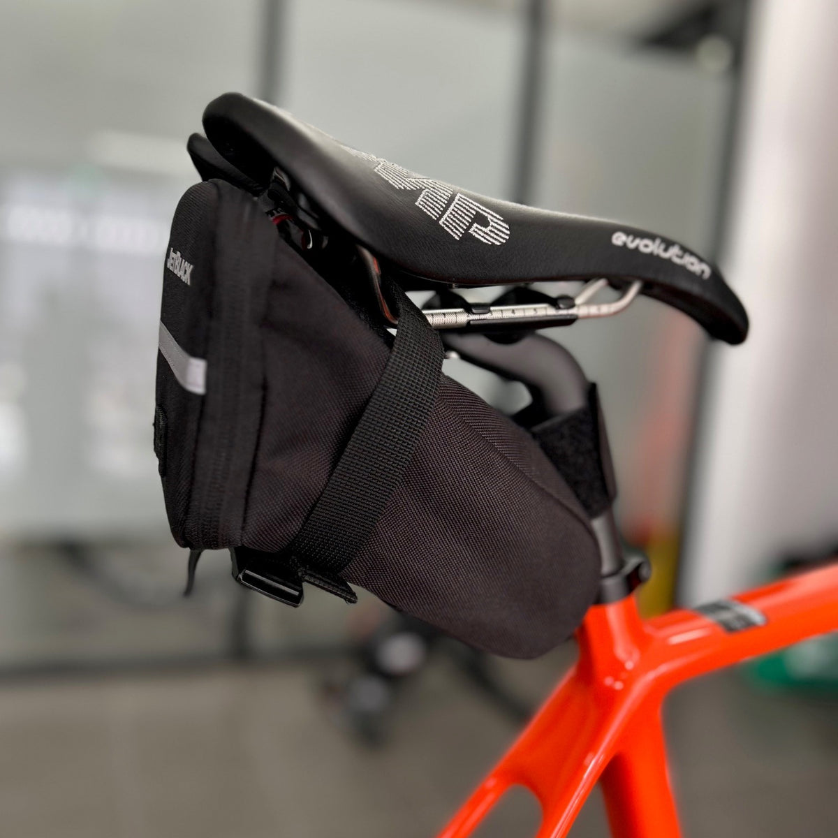 JetBlack JetRace Comp Saddle Bag Large Black